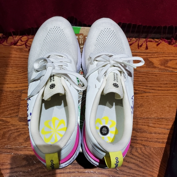 Shoes - Picture 7 of 7